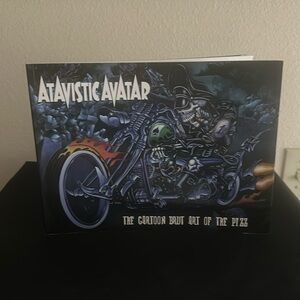 Pizz
Atavistic Avatar: the Cartoon Brut Art of the Pizz ( paperback)